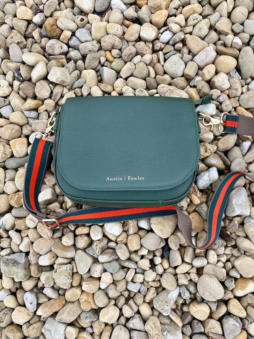 omaha handbag in hunter green