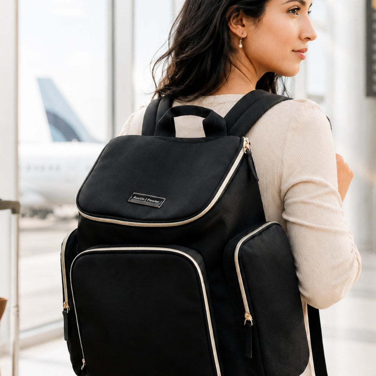 backpack for everyday and travel 22L external 17 laptop compartment and a clam 20L Everyday Travel Backpack |