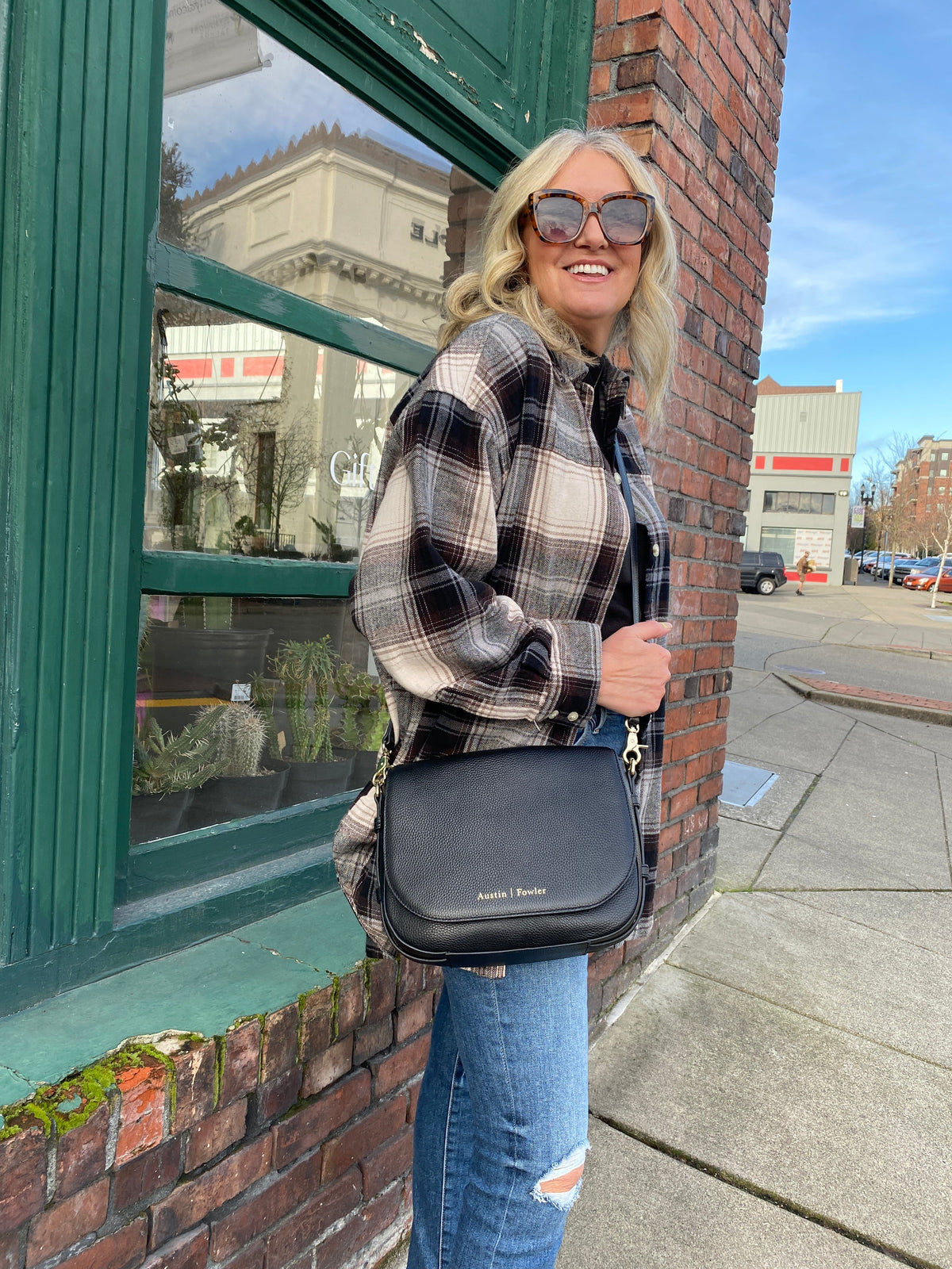 omaha handbag in black (outlet)
