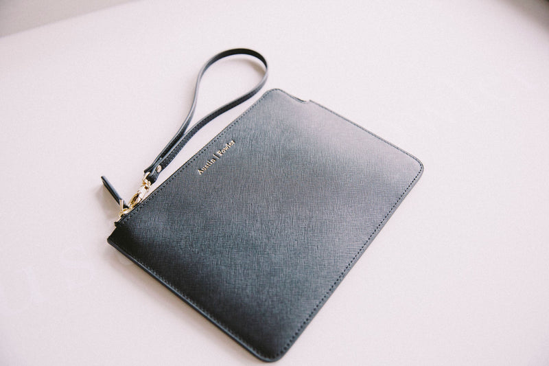 blair wristlet in black
