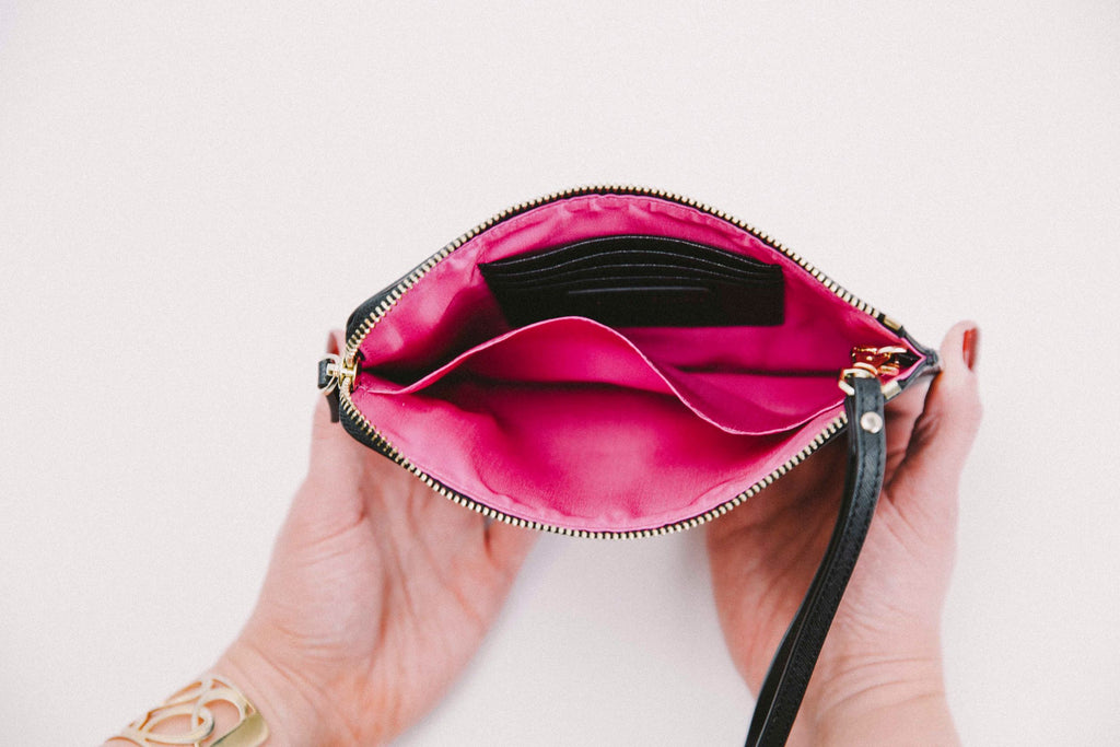 blair wristlet in black