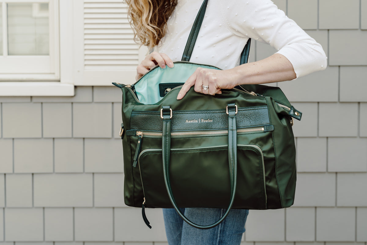 the briggs bag in hunter green (outlet)